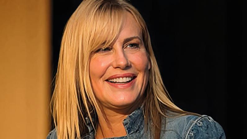 Love Story | Daryl Hannah critica série e diz que recebeu ameaças