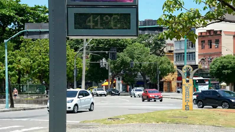 Fotografia de um termômetro de rua mostrando que a sensação termina do Rio era de 41°C.