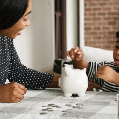 Dinheiro na infância: como a família tratava o tema