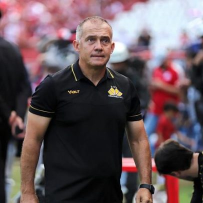 Eduardo Baptista recebe contato do Sport, mas permanece no Criciúma pela Série B