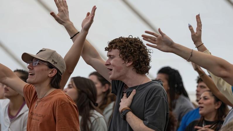 Os estudantes durante o evento. (Foto: Reprodução/University of Mary Hardin-Baylor)