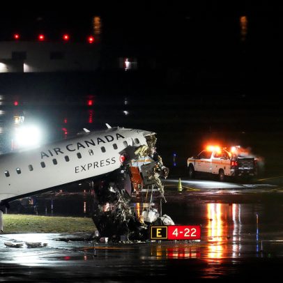 Avião colide com caminhão de bombeiros em aeroporto dos EUA; duas mortes