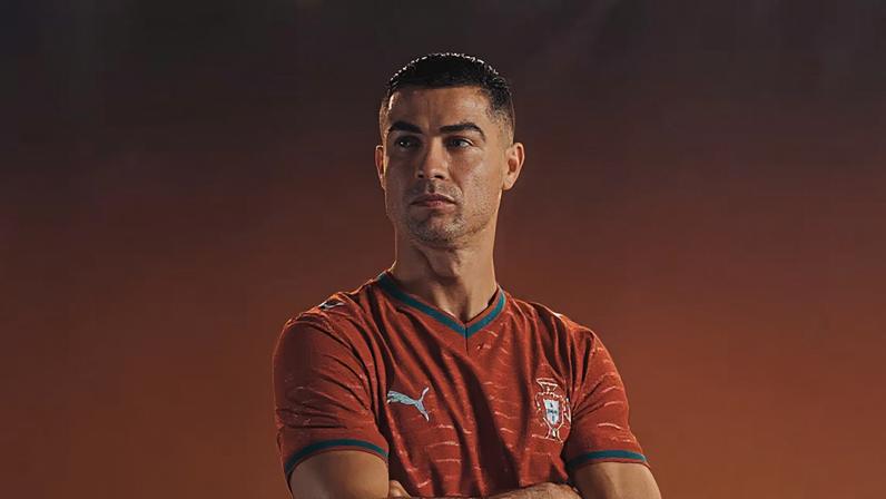 Levanta-se o pano: eis o novo visual da Seleção Portuguesa para a Copa do Mundo.