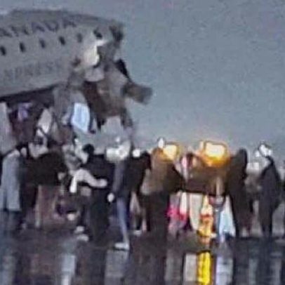 Colisão entre avião canadense e veículo de serviço em pista mata 2 pilotos