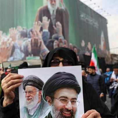 Bombardeio não derrubará clérigos no poder, dissidentes iranianos dizem