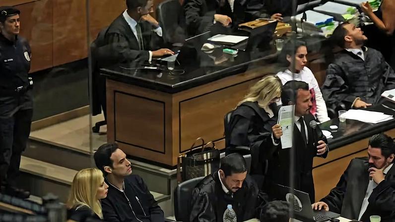 Defesa de Jairinho abandonou o plenário durante o júri popular