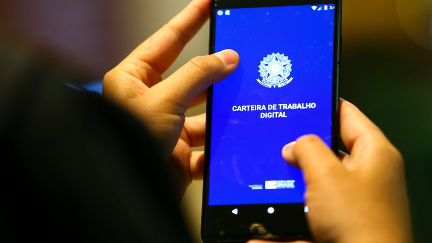 Redução da carga horária pode gerar custo bilionário e risco de demissões