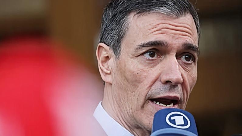 Spanish Prime Minister Pedro Sánchez speaks to the media upon his arrival at the EU summit in Brussels, Thursday, 19 March, 2026.