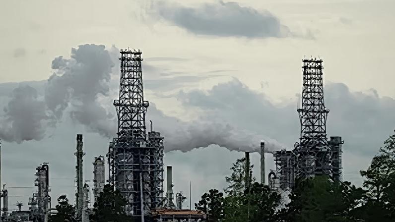 Preço do petróleo cru varia conforme condições do mercado global