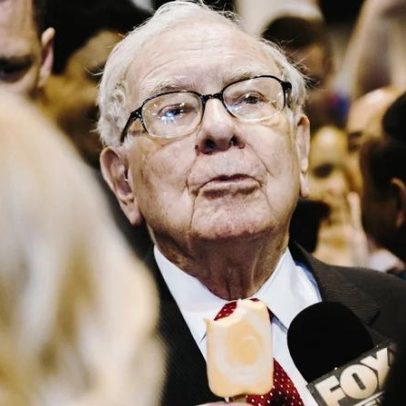 Buffett afirma ter vendido Apple cedo demais, não planeja comprar ações agora