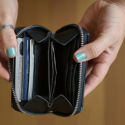 Famílias endividadas preocupam governo e bancos