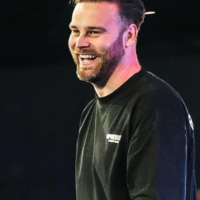 Pastor britânico relata mais de 1.000 conversões em um ano com a Geração Z