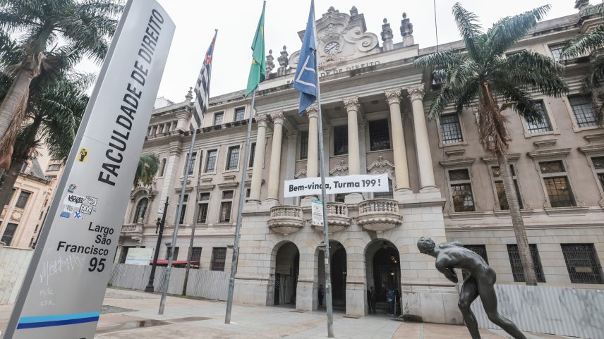 Salário inicial de um professor doutor em dedicação exclusiva na USP é de R$ 16,3 mil