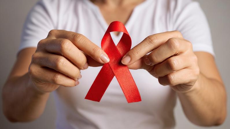 Avanços no tratamento transformam o HIV em uma condição controlável e reforçam o papel essencial da prevenção