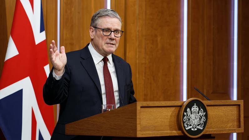 Reabertura do Estreito de Hormuz: Reino Unido coopera com aliados, diz Starmer