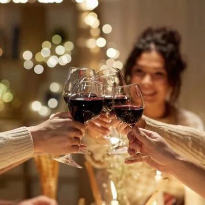 Mesmo recuo, vinho ainda é a bebida alcoólica preferida dos franceses em 2026