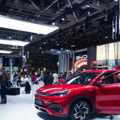 BYD lança baterias mais potentes e acelera corrida dos carros elétricos