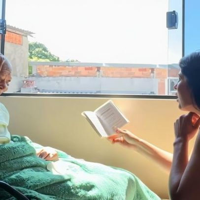 Neta inspira ao cantar louvor com avô enfermo, esperança em Jesus