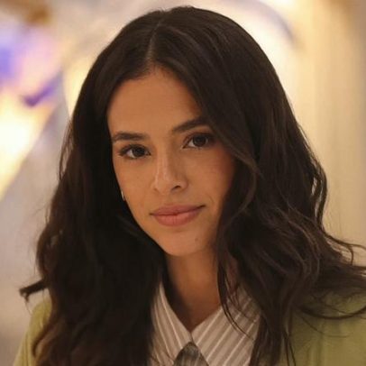 Bruna Marquezine adota cabelo curto e revela visual radical