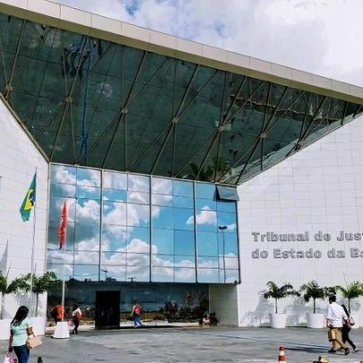 Justiça suspende lei que autorizava Bíblia como material paradidático escolar