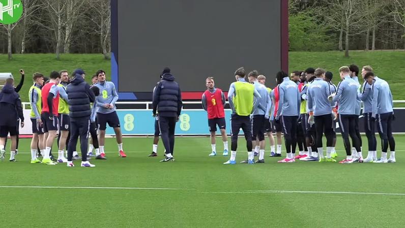 Ben White treina com a Inglaterra pela primeira vez desde 2022