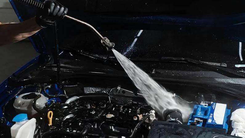 Lavar motor (Foto: Freepik)