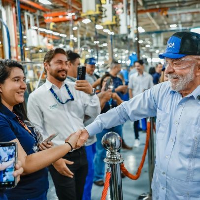Lula afirma que governo apresentará solução para famílias endividadas