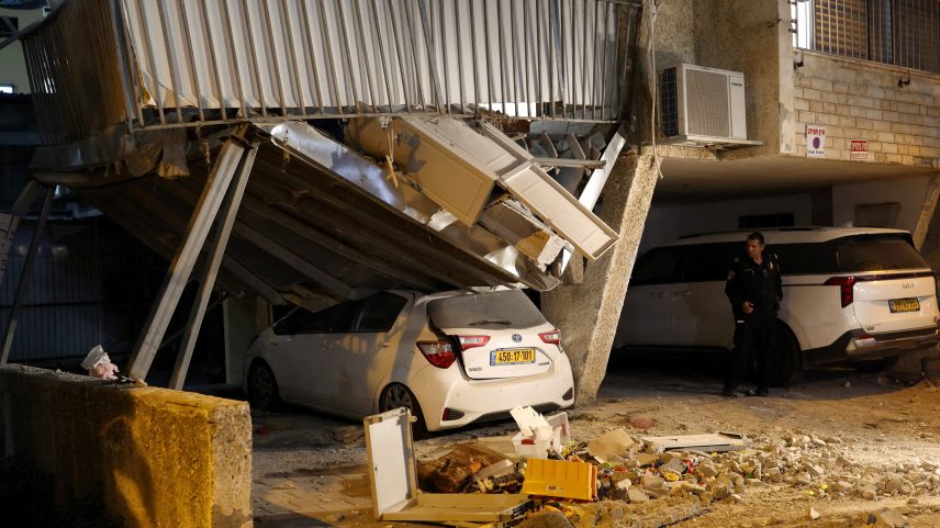 Mísseis de fragmentação causaram danos a vários edifícios residenciais