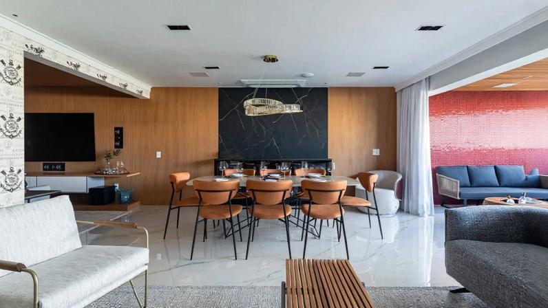 Peça-chave na decoração, o painel de madeira transforma qualquer ambiente com elegância e praticidade