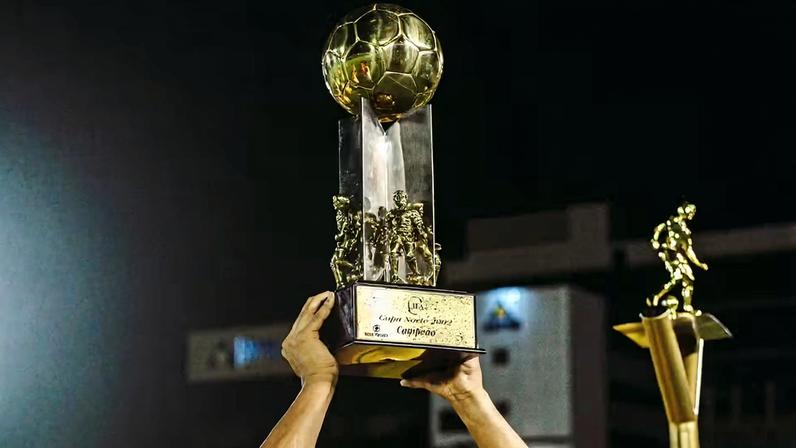 Troféu da Copa Norte 2002 conquistado pelo Paysandu — Foto: John Wesley / Paysandu