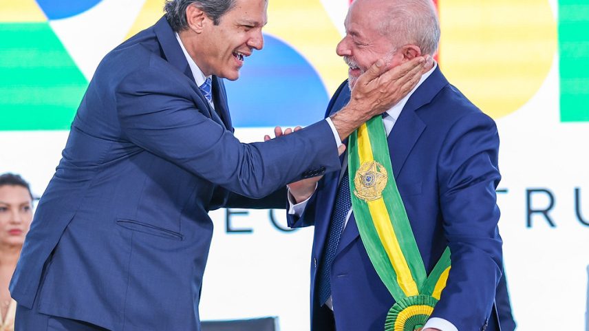 Governo articula corte no ICMS dos combustíveis após disparada do petróleo