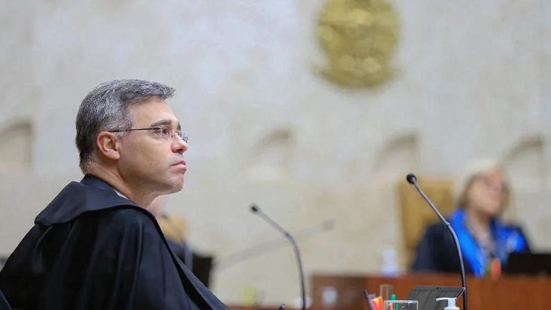 Ministro André Mendonça na sessão plenária do STF.