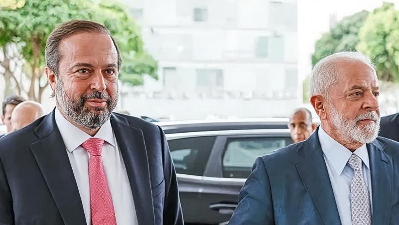 Presidente Luiz Inácio Lula da Silva com o ministro de Minas e Energia, Alexandre Silveira