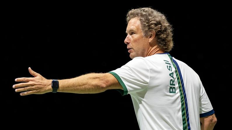 Capitão da Davis, Oncins acompanha jogos e faz avaliações em Brasília