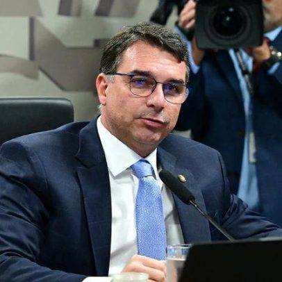Bolsonaro inclui Flávio como defesa em ação sobre trama golpista