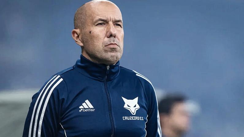 Técnico Leonardo Jardim no comando do Cruzeiro (Foto: Gustavo Aleixo/Cruzeiro)