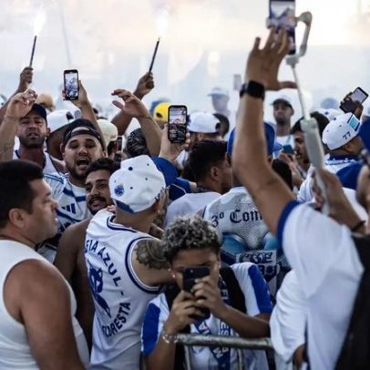 Torcida do Cruzeiro prepara festa na Toca II na véspera da final do Mineiro