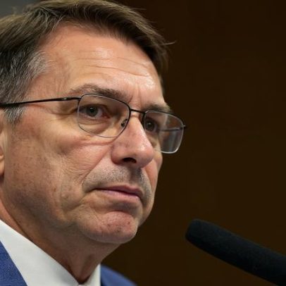 Flávio Bolsonaro atrai Centrão para campanha presidencial, apontam analistas