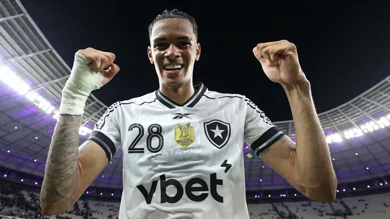 Newton comemora vitória do Botafogo sobre o Ceará — Foto: Vitor Silva / Botafogo