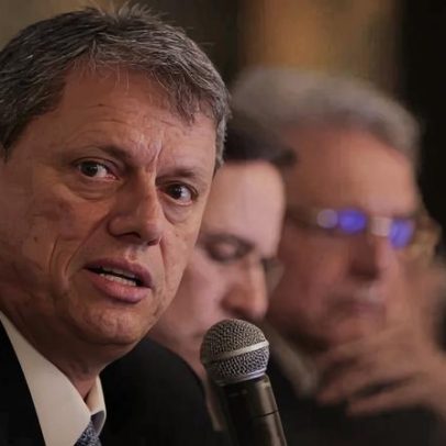 Tarcísio afirma que a 3ª via é Lula e Flávio