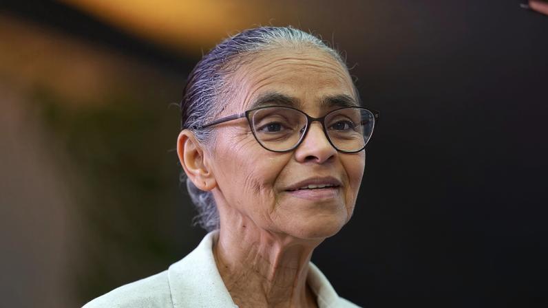 A ministra Marina Silva durante a plenária de encerramento da COP. — Foto: Fernando Donasci/MMA