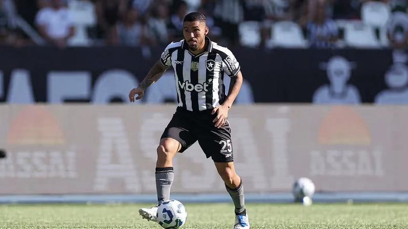 Allan em partida entre Botafogo e Fortaleza — Foto: Vitor Silva/Botafogo
