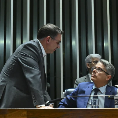 Flávio Bolsonaro solicita inclusão de Haddad e Rui Costa em CPI do Master