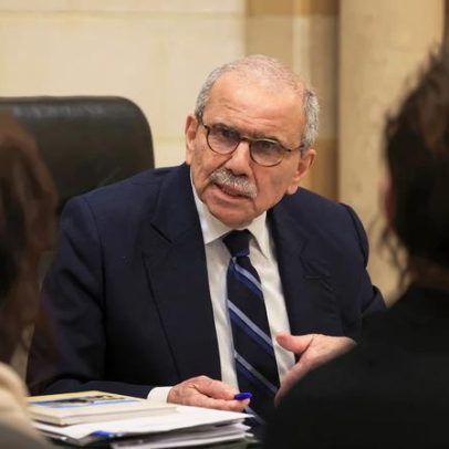 Primeiro-ministro do Líbano anuncia banimento das atividades militares do Hezbollah