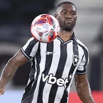 Bastos volta a ser titular no Botafogo após lesão grave