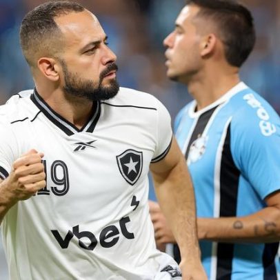 Corinthians demonstra interesse em atacante Arthur Cabral, do Botafogo