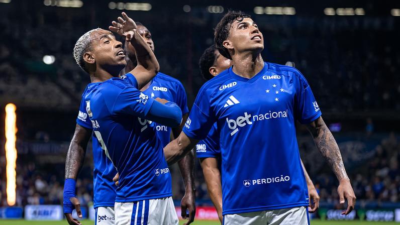 Matheus Pereira e Kaio Jorge comemoram gol do Cruzeiro — Foto: Gustavo Aleixo/Cruzeiro