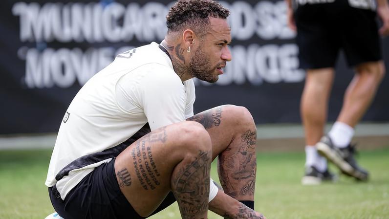 Neymar fez um procedimento de PRP — Foto: Raul Baretta/ Santos FC
