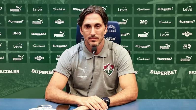 Zubeldía em entrevista coletiva pelo Fluminense (Foto: Marcelo Gonçalves/ Fluminense FC)
