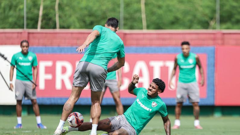 John Kennedy em treino do Fluminense — Foto: LUCAS MERÇON / FLUMINENSE F.C.
